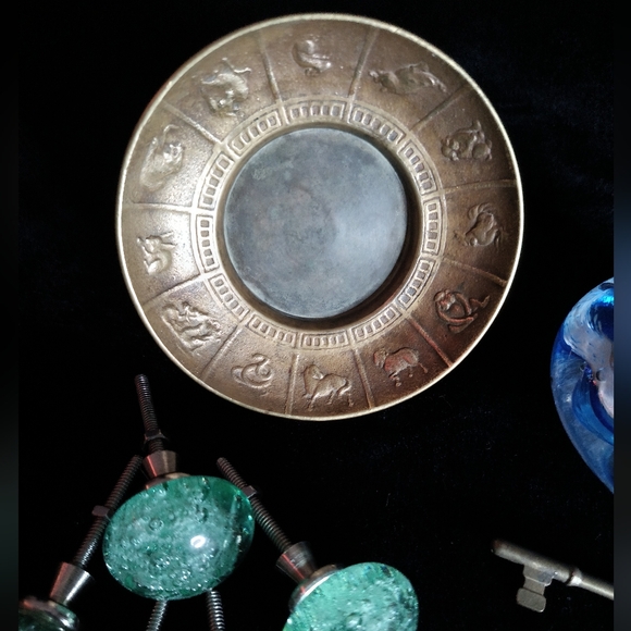 Grandpa's Vintage Antique Lot Glass Knobs Paperweight Trinket Dish Keys & Coins - Picture 3 of 16